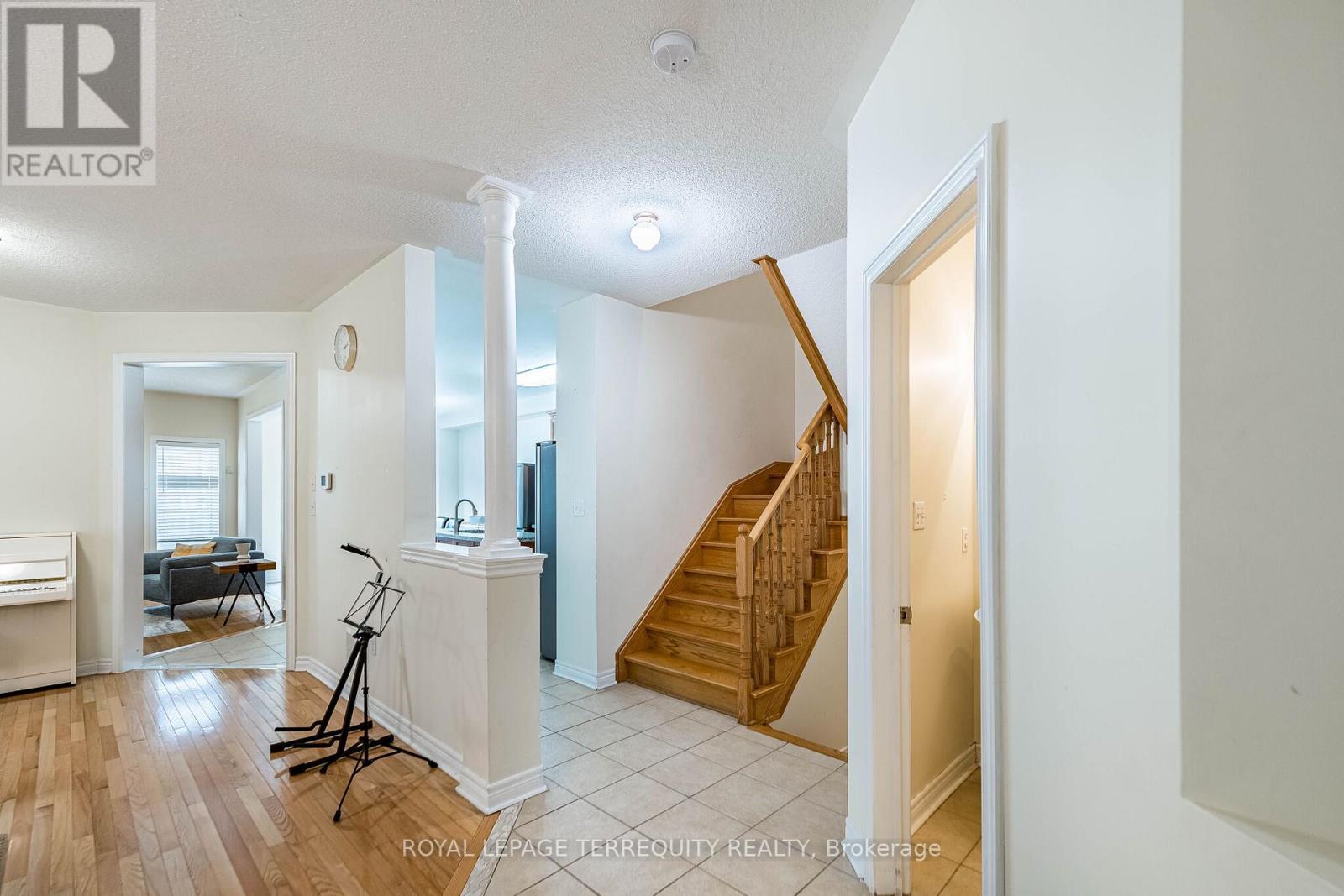 3926 Candlelight Drive, Mississauga, Ontario  L5M 8B3 - Photo 10 - W13107694