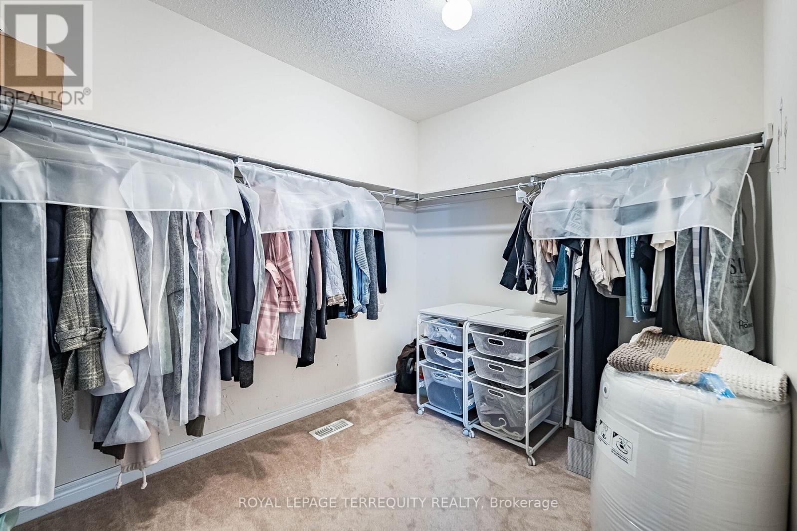 3926 Candlelight Drive, Mississauga, Ontario  L5M 8B3 - Photo 43 - W13107694