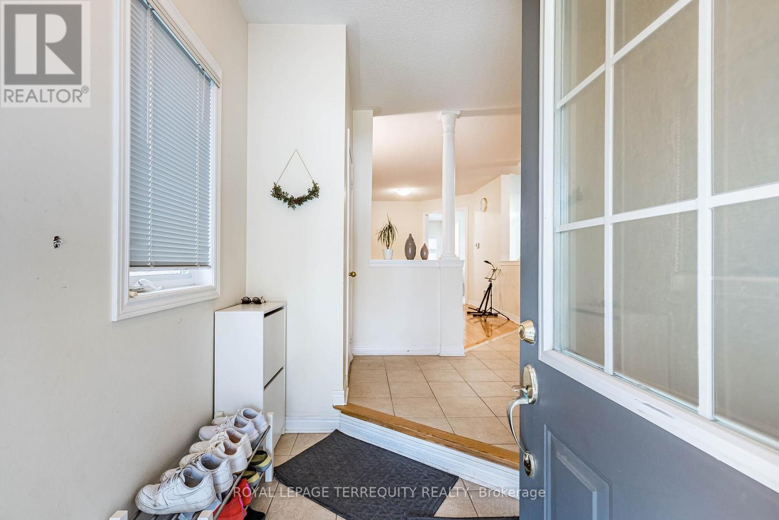 3926 Candlelight Drive, Mississauga, Ontario  L5M 8B3 - Photo 5 - W13107694