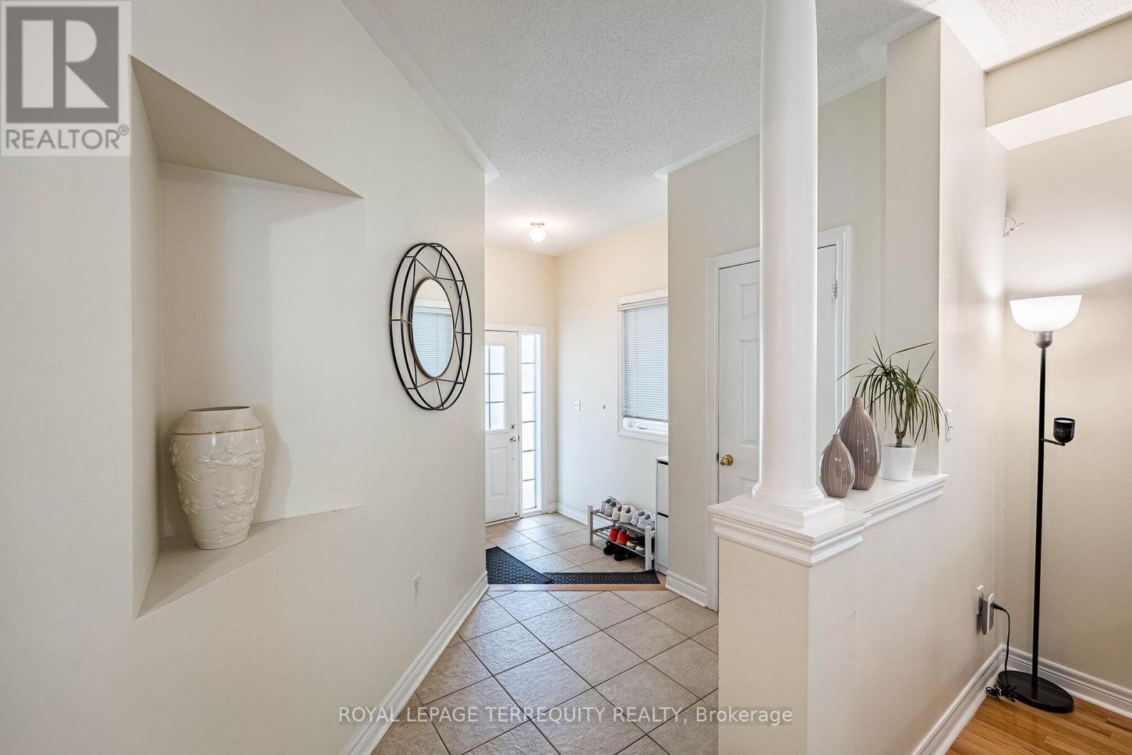 3926 Candlelight Drive, Mississauga, Ontario  L5M 8B3 - Photo 8 - W13107694
