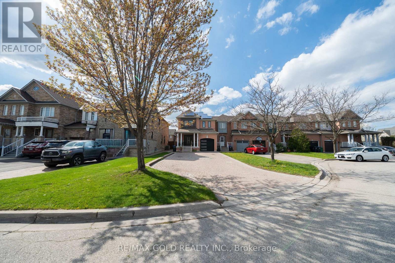 19 SPRING VALLEY COURT, Brampton, Ontario