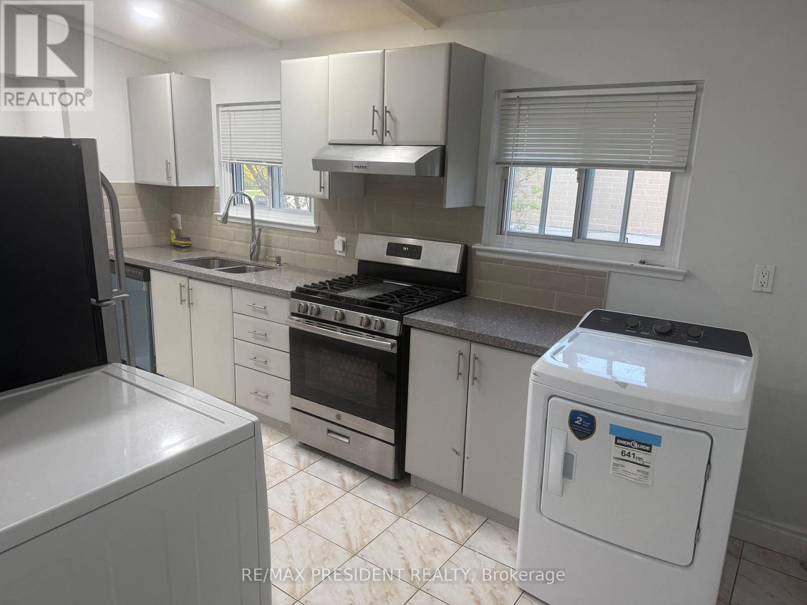 Upper - 45 Elmvale Crescent, Toronto (West Humber-Clairville), Ontario  M9V 2B8 - Photo 3 - W13107714