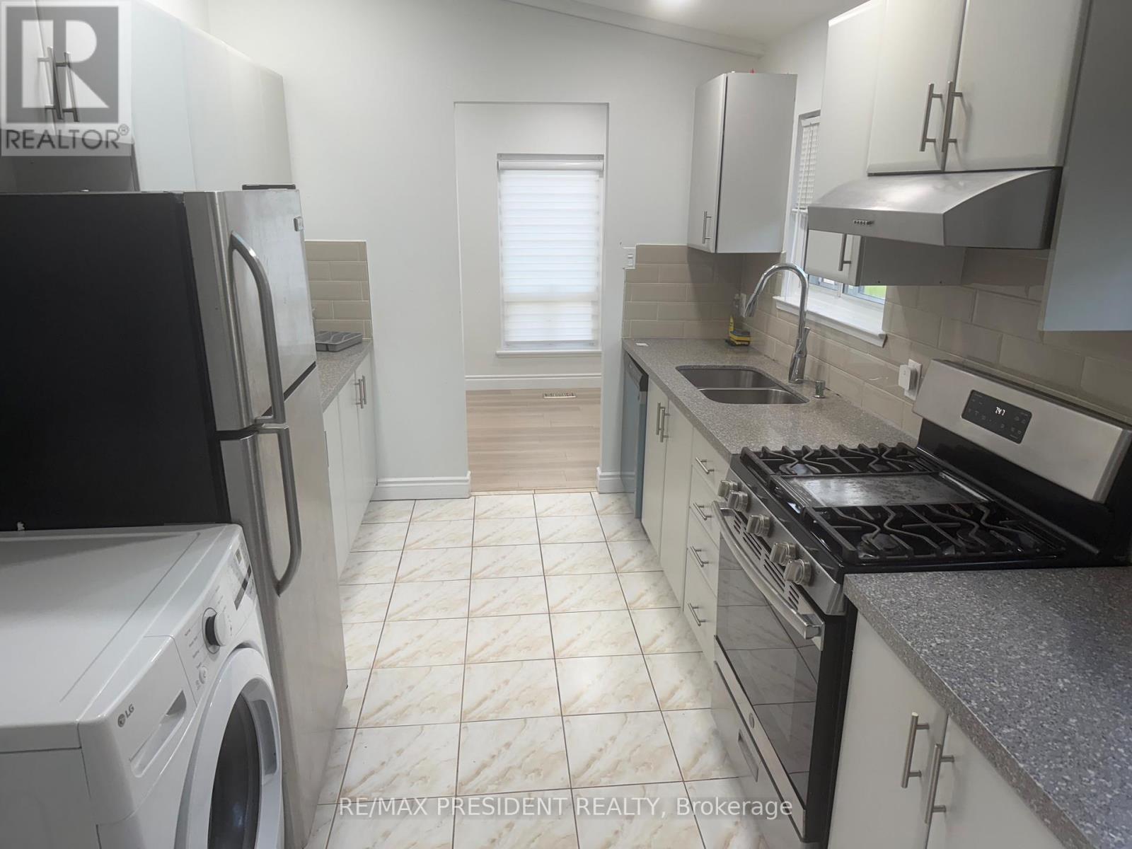 Upper - 45 Elmvale Crescent, Toronto (West Humber-Clairville), Ontario  M9V 2B8 - Photo 4 - W13107714