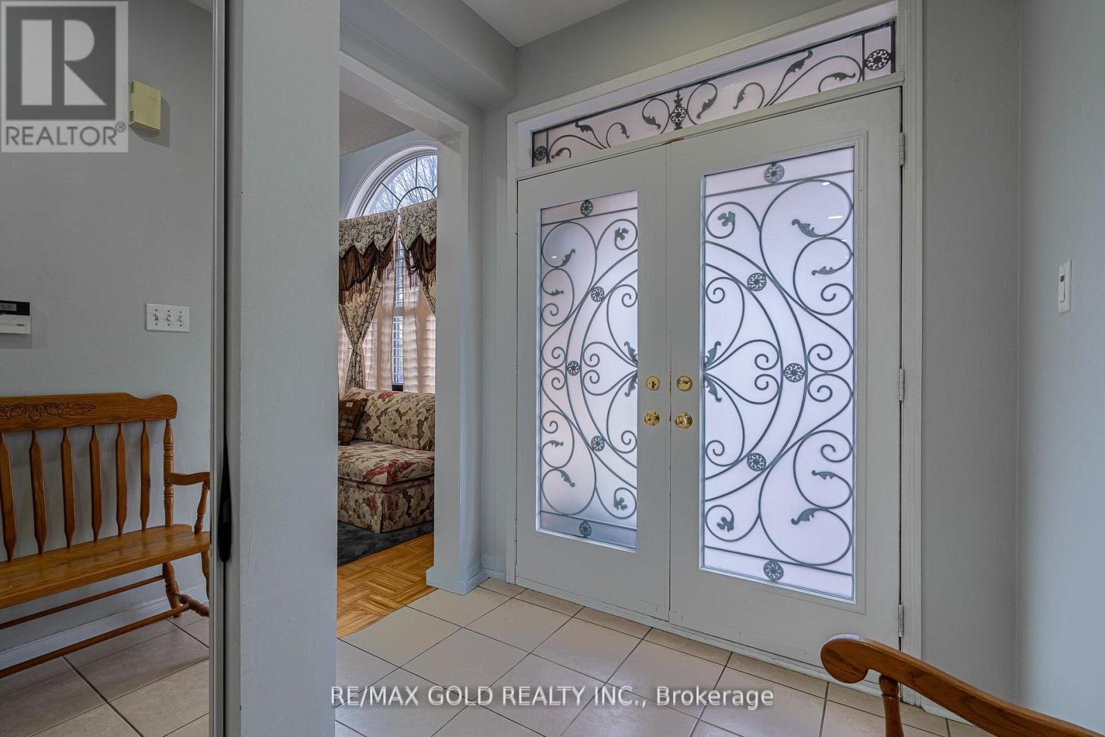 10 Sugarcane Avenue, Brampton, Ontario  L6R 3C8 - Photo 2 - W13107722