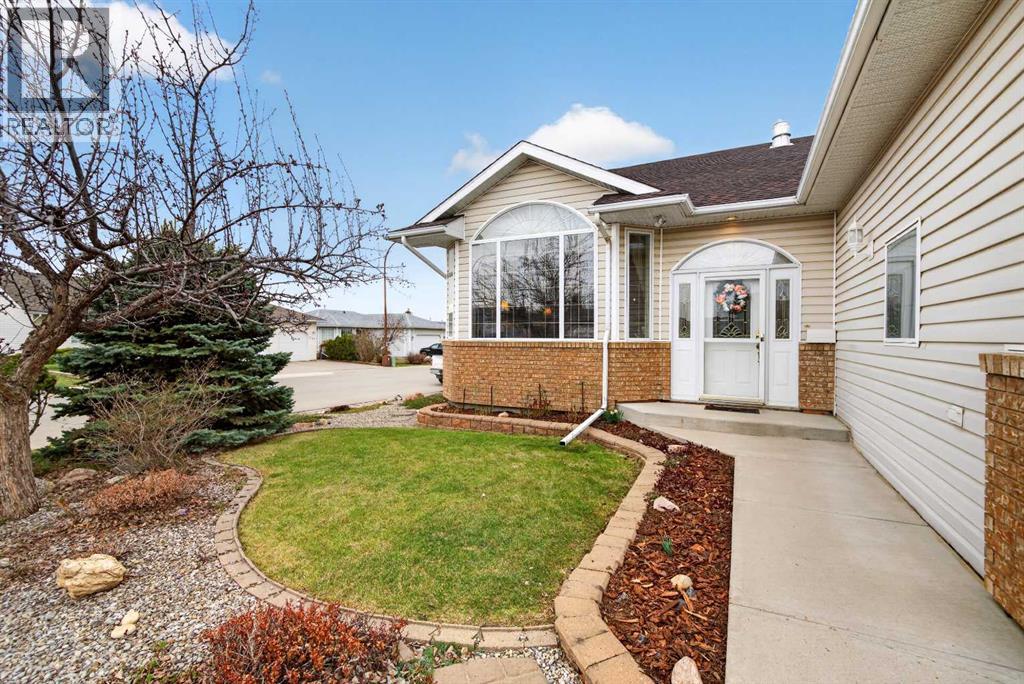 1121 Southview Drive, Three Hills, Alberta  T0M 2A0 - Photo 3 - A2309058