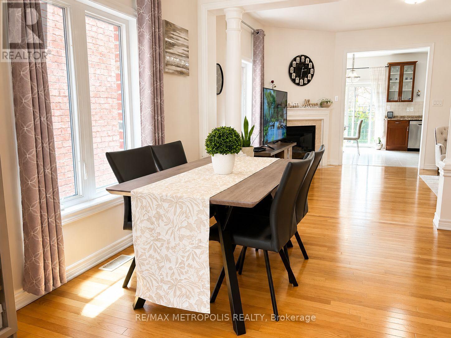 58 Lady Loretta Lane, Vaughan, Ontario  L6A 4E9 - Photo 4 - N13079118