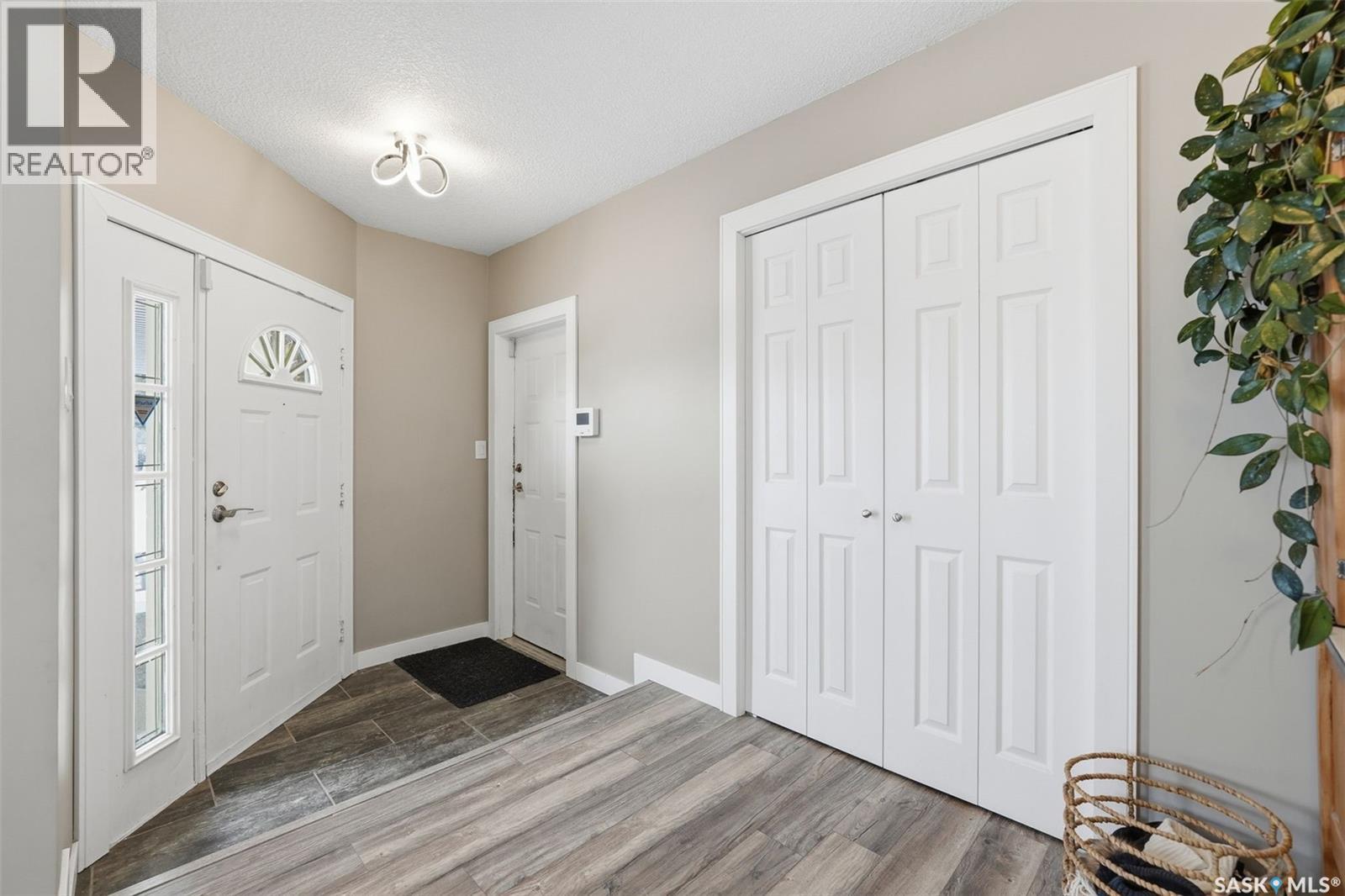 217 13th Avenue E, Watrous, Saskatchewan  S0K 4T0 - Photo 3 - SK033081