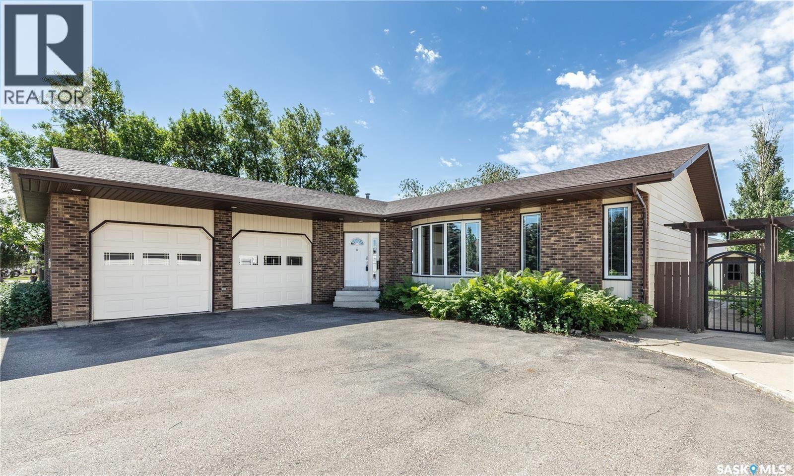 217 13th Avenue E, Watrous, Saskatchewan  S0K 4T0 - Photo 2 - SK033081