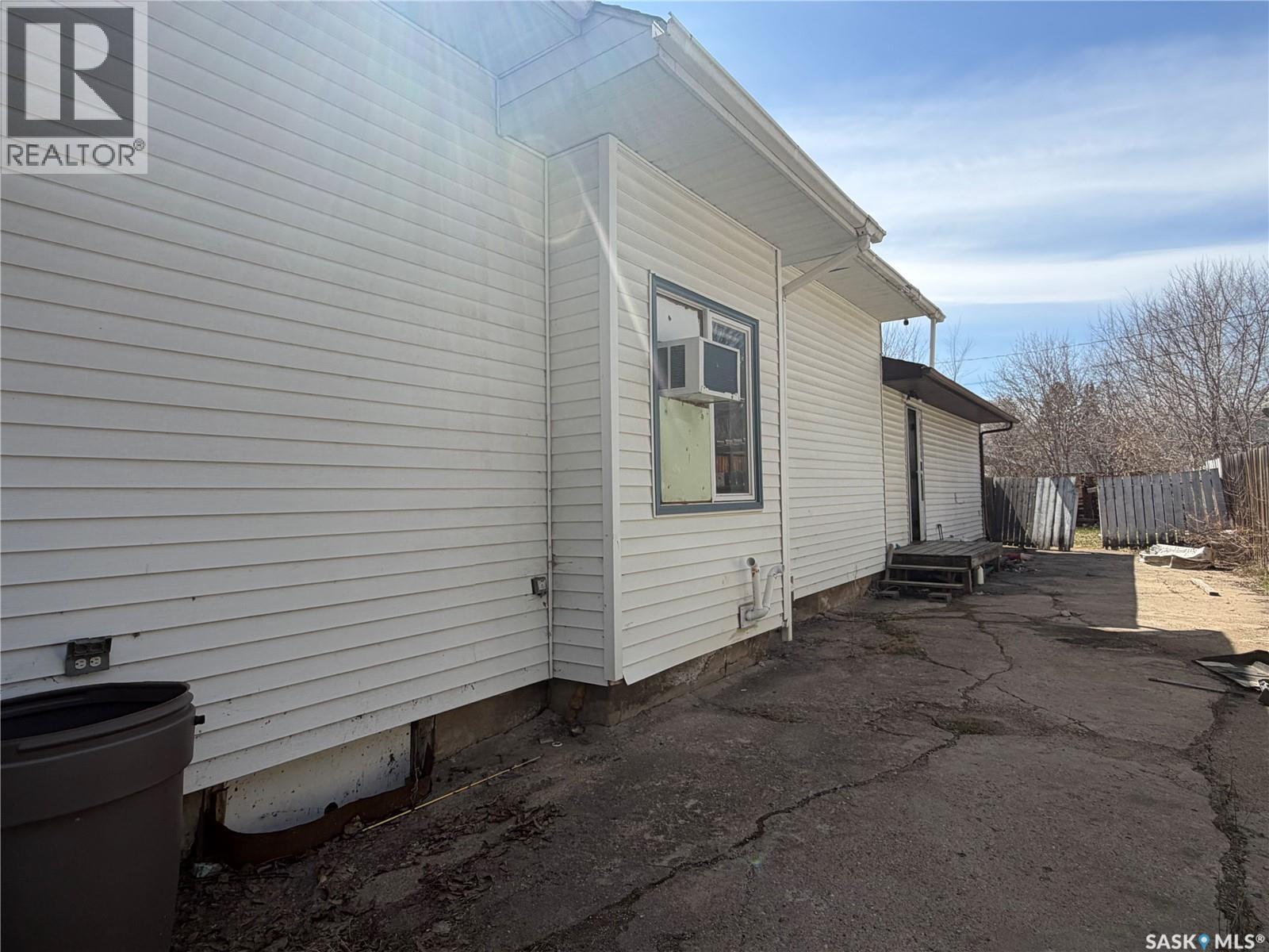 407 2nd Street E, Meadow Lake, Saskatchewan  S9X 1E8 - Photo 18 - SK033235