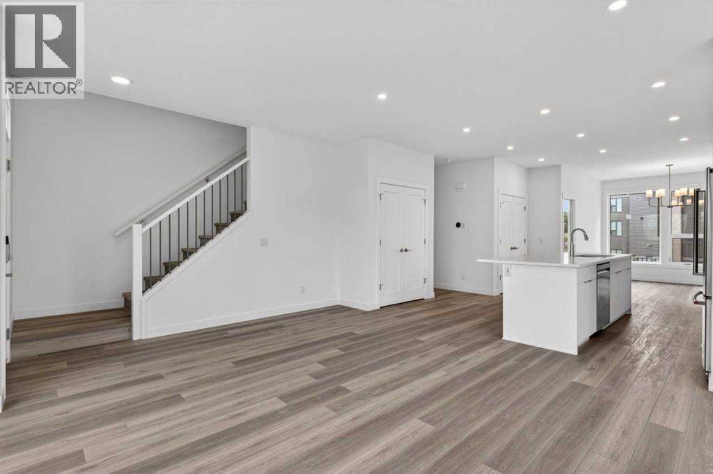 2537 Sovereign Crescent Sw, Calgary, Alberta  T3C 3Y3 - Photo 9 - A2308805