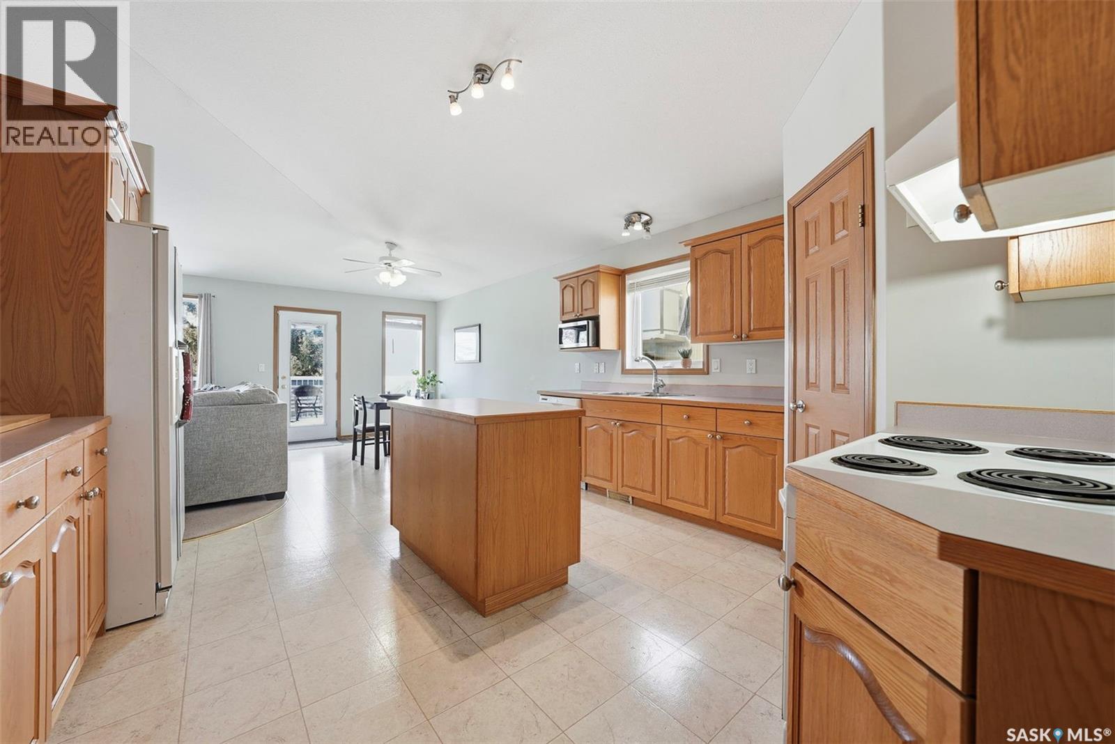 11 Columbia DRIVE, Saskatoon, Saskatchewan