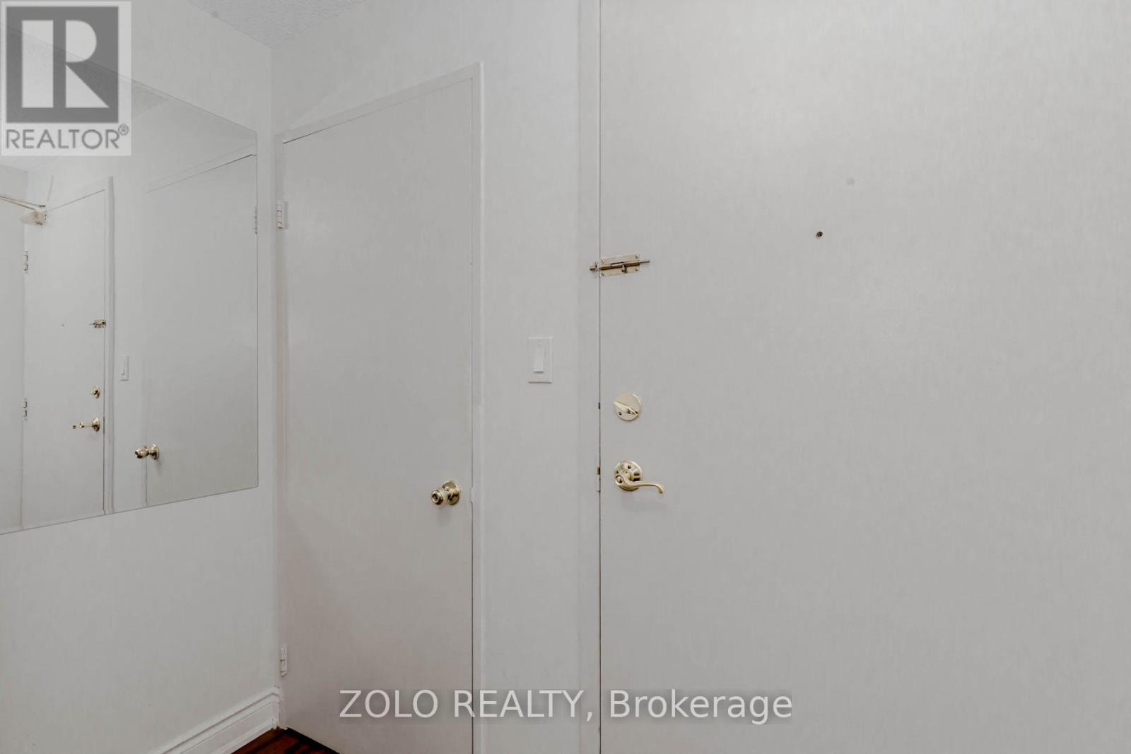 111 - 145 Hillcrest Avenue, Mississauga, Ontario  L5B 3Z1 - Photo 9 - W13107770