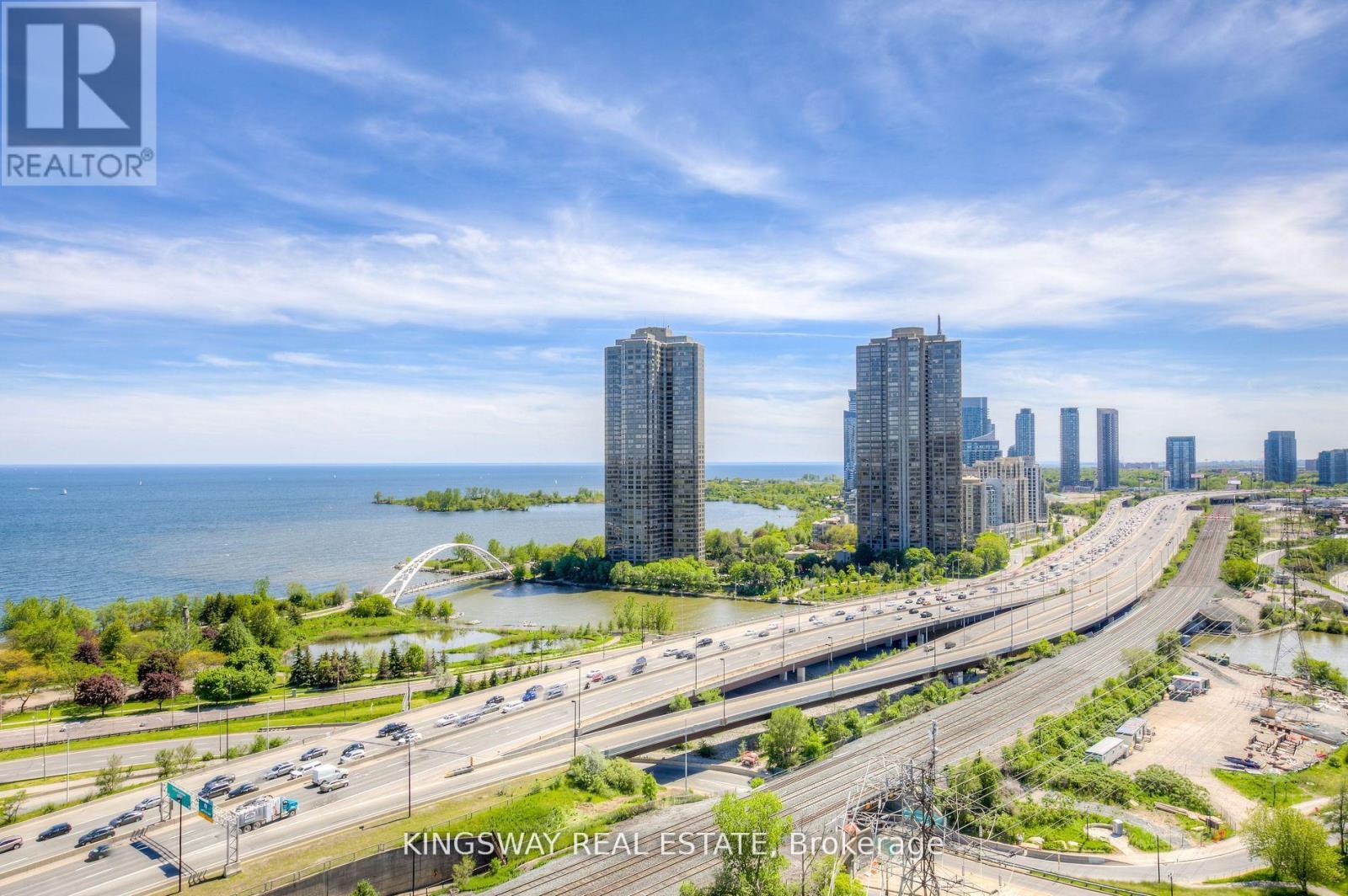 2009 - 105 THE QUEENSWAY AVENUE, Toronto, Ontario