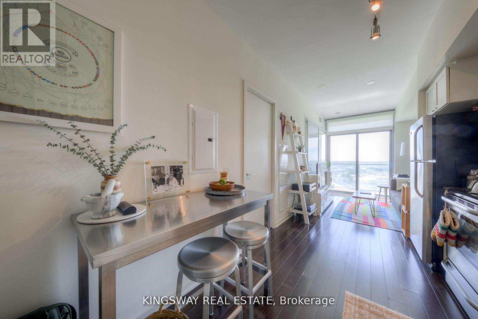 2009 - 105 The Queensway Avenue, Toronto, Ontario  M6S 1B3 - Photo 10 - W13107810