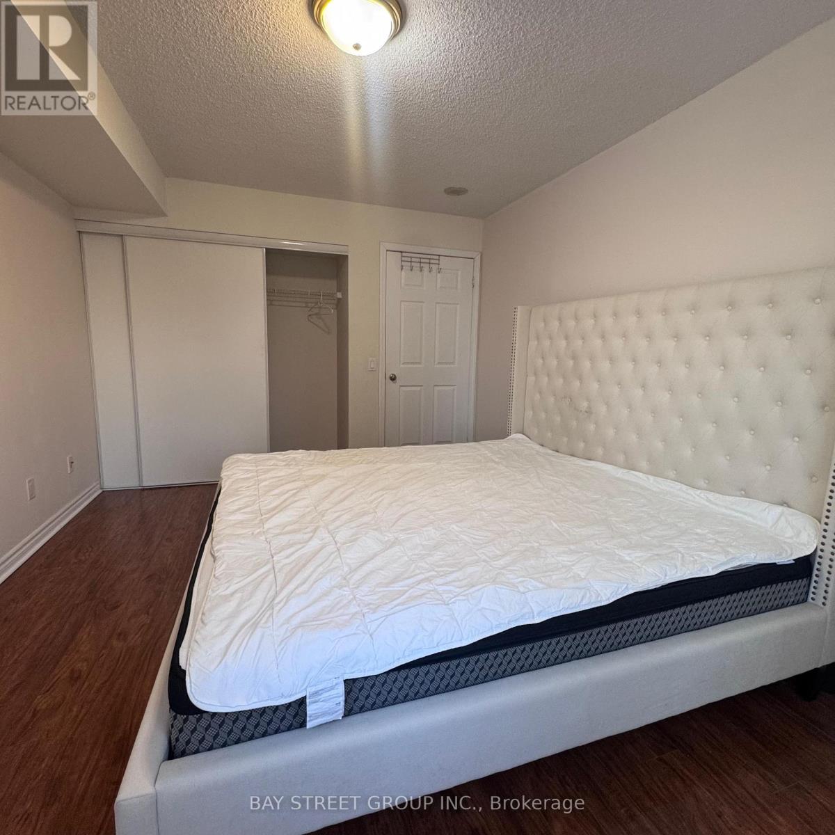 2021 - 25 Kingsbridge Garden Circle, Mississauga, Ontario  L5R 4B1 - Photo 11 - W13107814