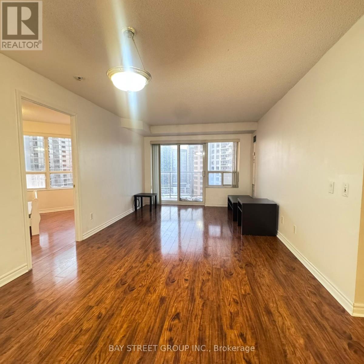 2021 - 25 Kingsbridge Garden Circle, Mississauga, Ontario  L5R 4B1 - Photo 2 - W13107814