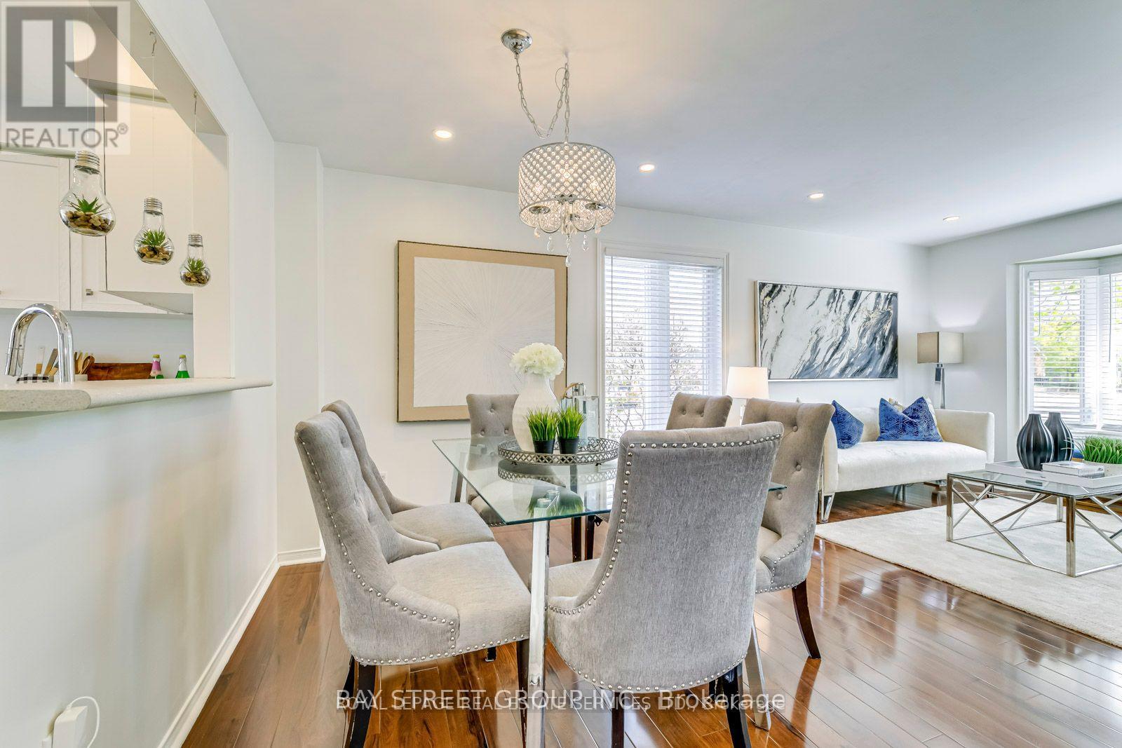 2021 - 25 Kingsbridge Garden Circle, Mississauga, Ontario  L5R 4B1 - Photo 3 - W13107814