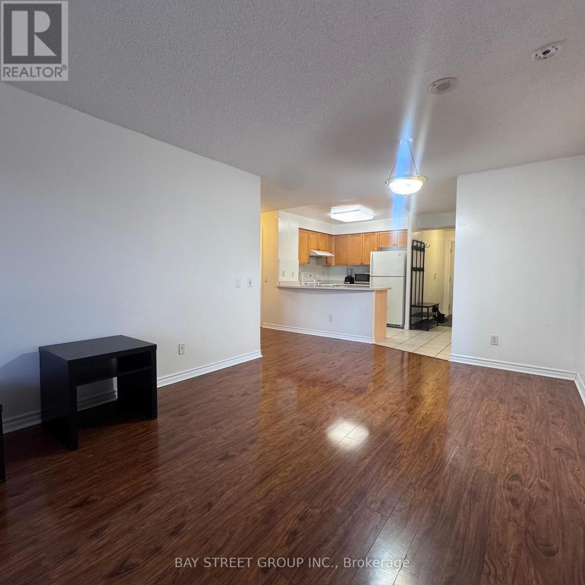 2021 - 25 Kingsbridge Garden Circle, Mississauga, Ontario  L5R 4B1 - Photo 5 - W13107814