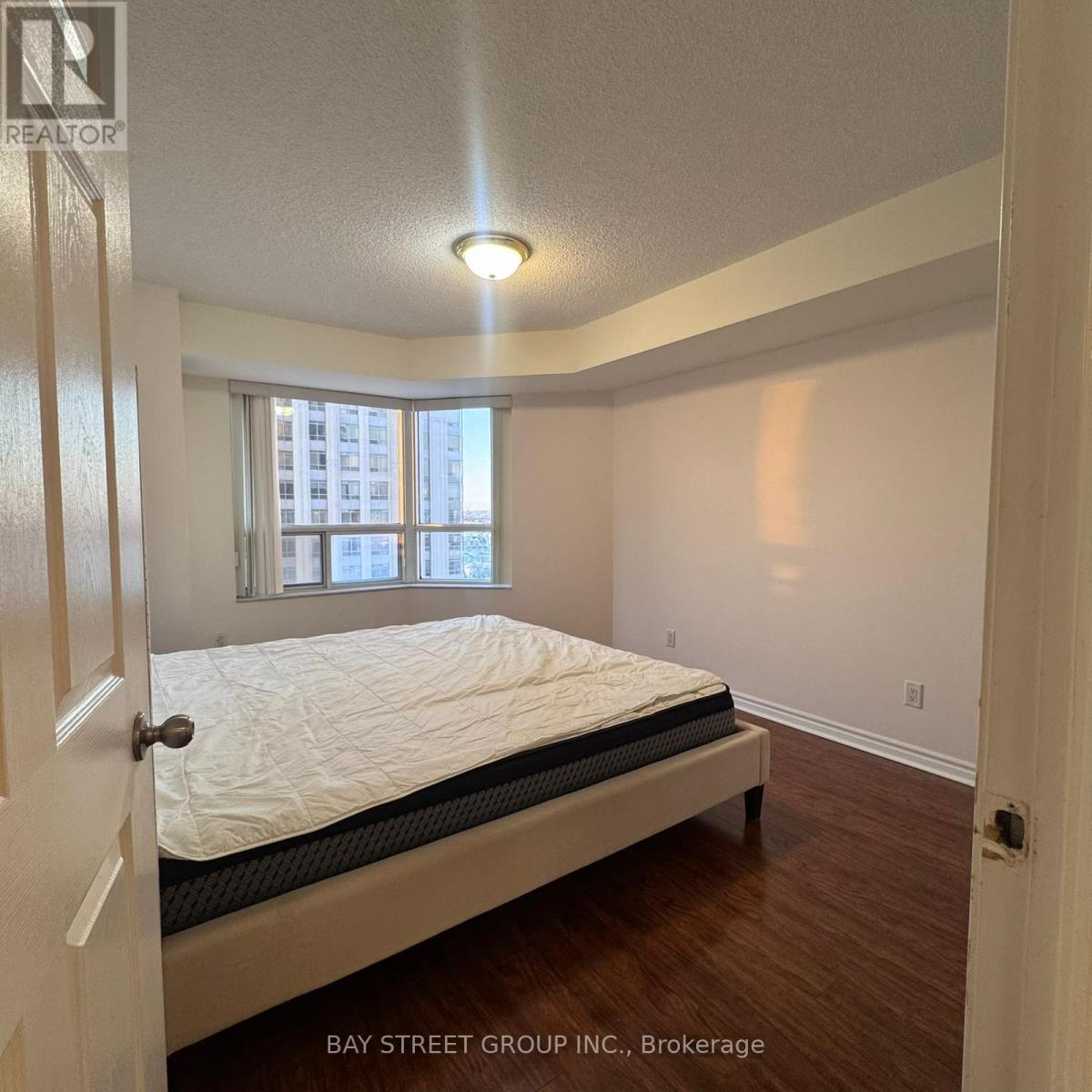 2021 - 25 Kingsbridge Garden Circle, Mississauga, Ontario  L5R 4B1 - Photo 8 - W13107814