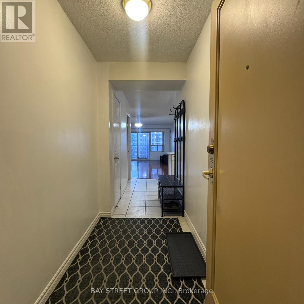 2021 - 25 Kingsbridge Garden Circle, Mississauga, Ontario  L5R 4B1 - Photo 9 - W13107814
