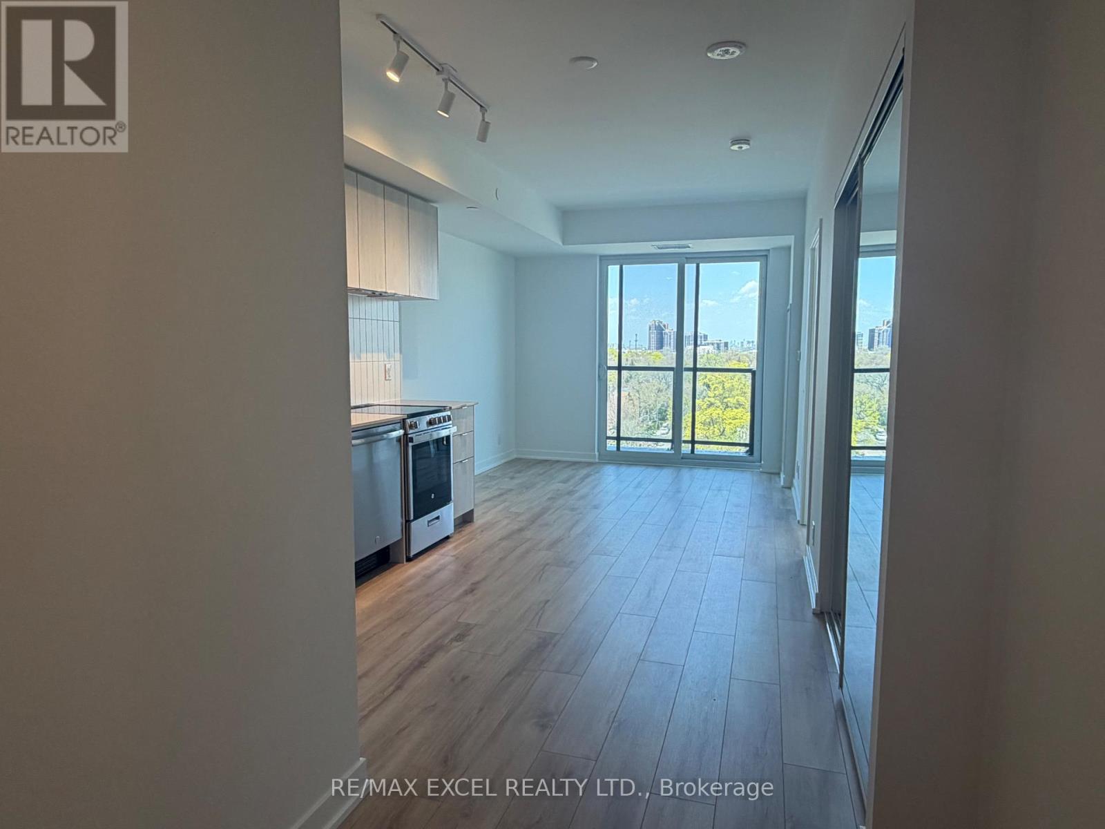 1013 - 1660 Bloor Street W, Toronto, Ontario  M6P 1B1 - Photo 3 - W13107822