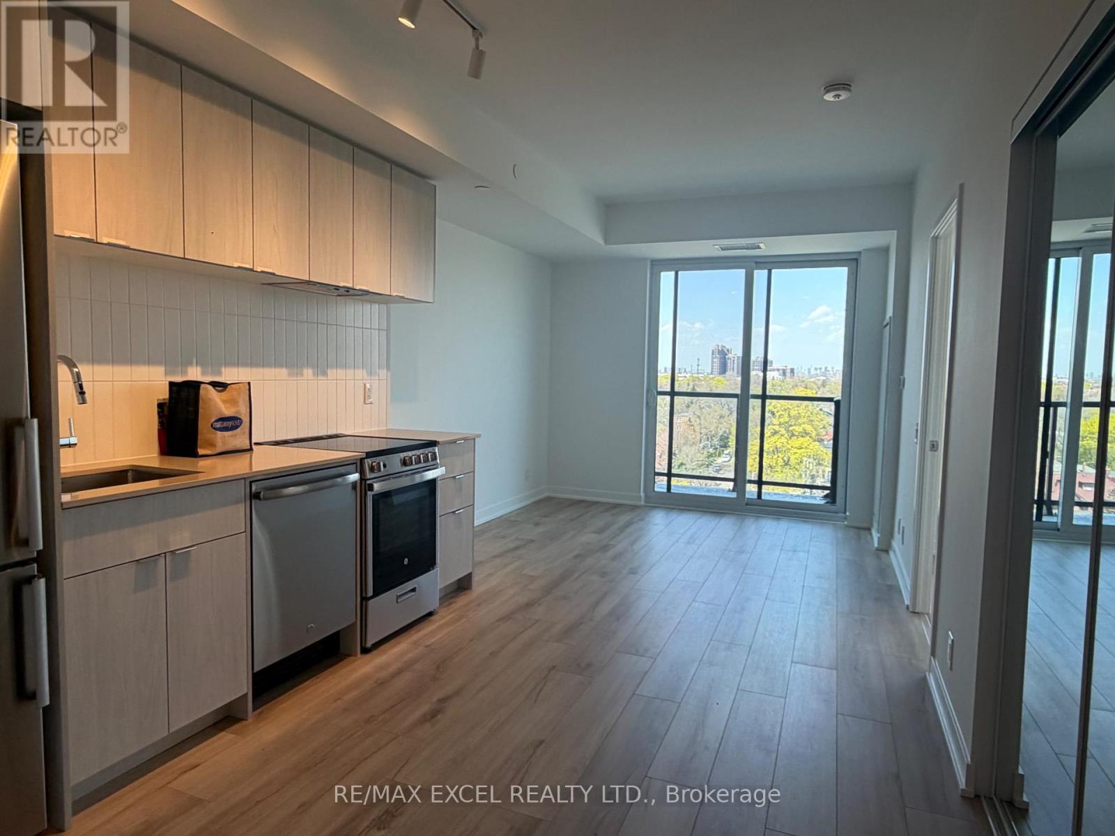 1013 - 1660 Bloor Street W, Toronto, Ontario  M6P 1B1 - Photo 4 - W13107822