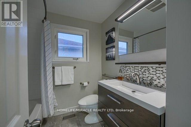 4 Derwent Avenue, Brampton, Ontario  L6W 1K2 - Photo 12 - W13107824