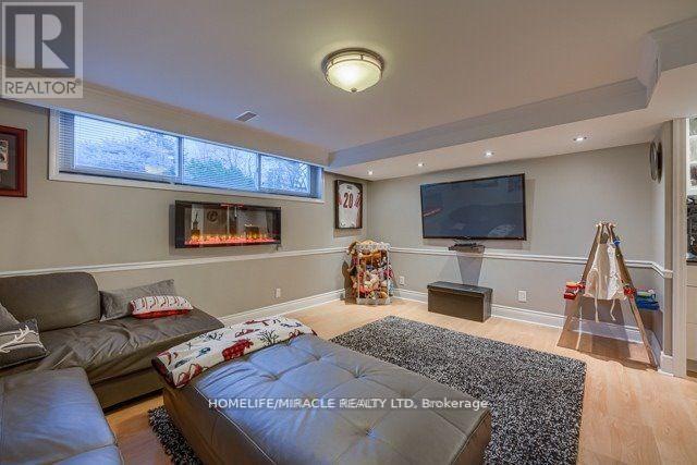 4 Derwent Avenue, Brampton, Ontario  L6W 1K2 - Photo 13 - W13107824