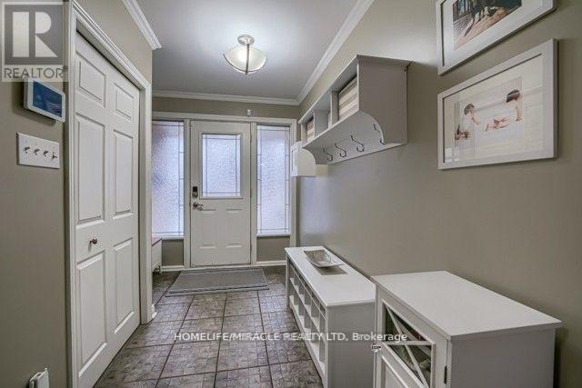 4 Derwent Avenue, Brampton, Ontario  L6W 1K2 - Photo 3 - W13107824