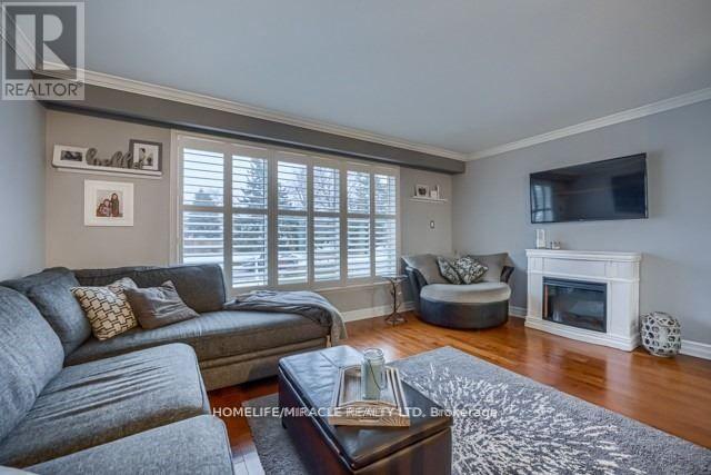 4 Derwent Avenue, Brampton, Ontario  L6W 1K2 - Photo 4 - W13107824