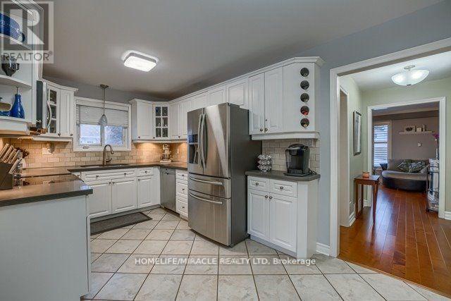 4 Derwent Avenue, Brampton, Ontario  L6W 1K2 - Photo 6 - W13107824