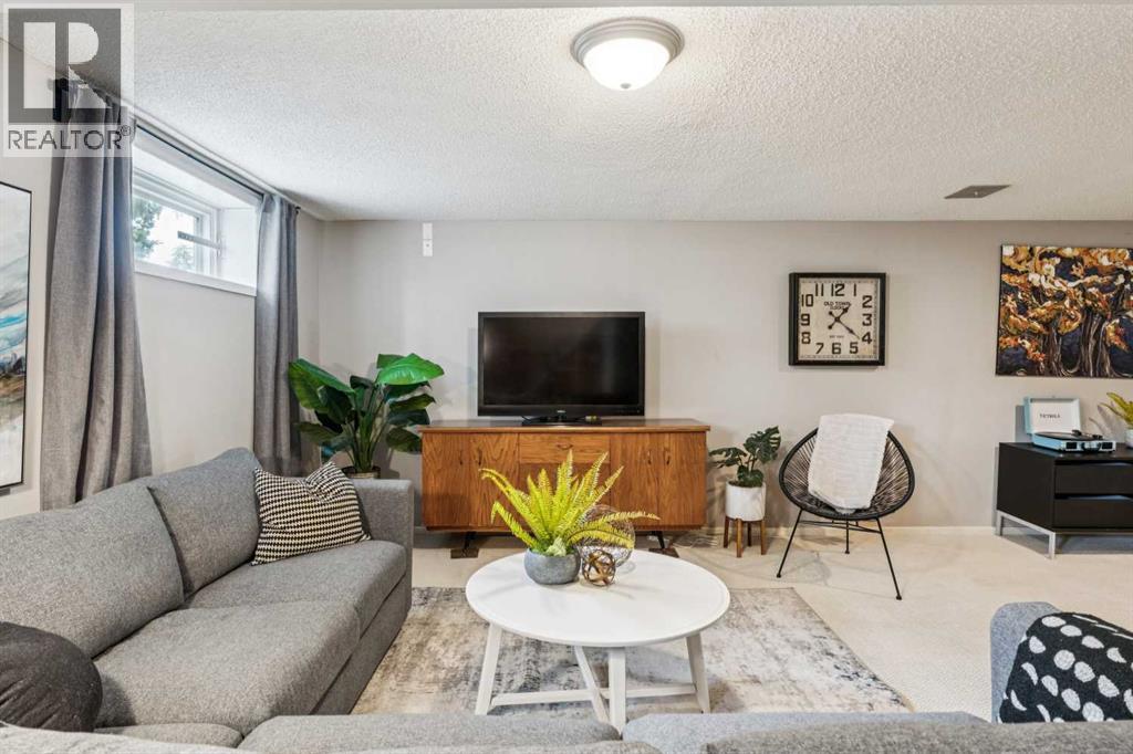 19 Hyslop Drive SW, Calgary, Alberta  T2V 3A2 - Photo 20 - A2308094