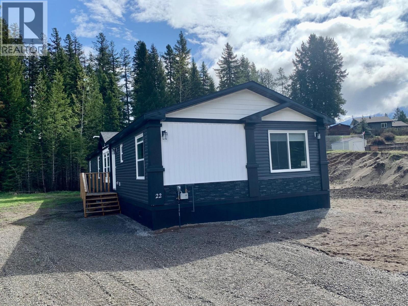 22 Cherokee Drive, Elkford, British Columbia  V0B 1H0 - Photo 1 - 10372142