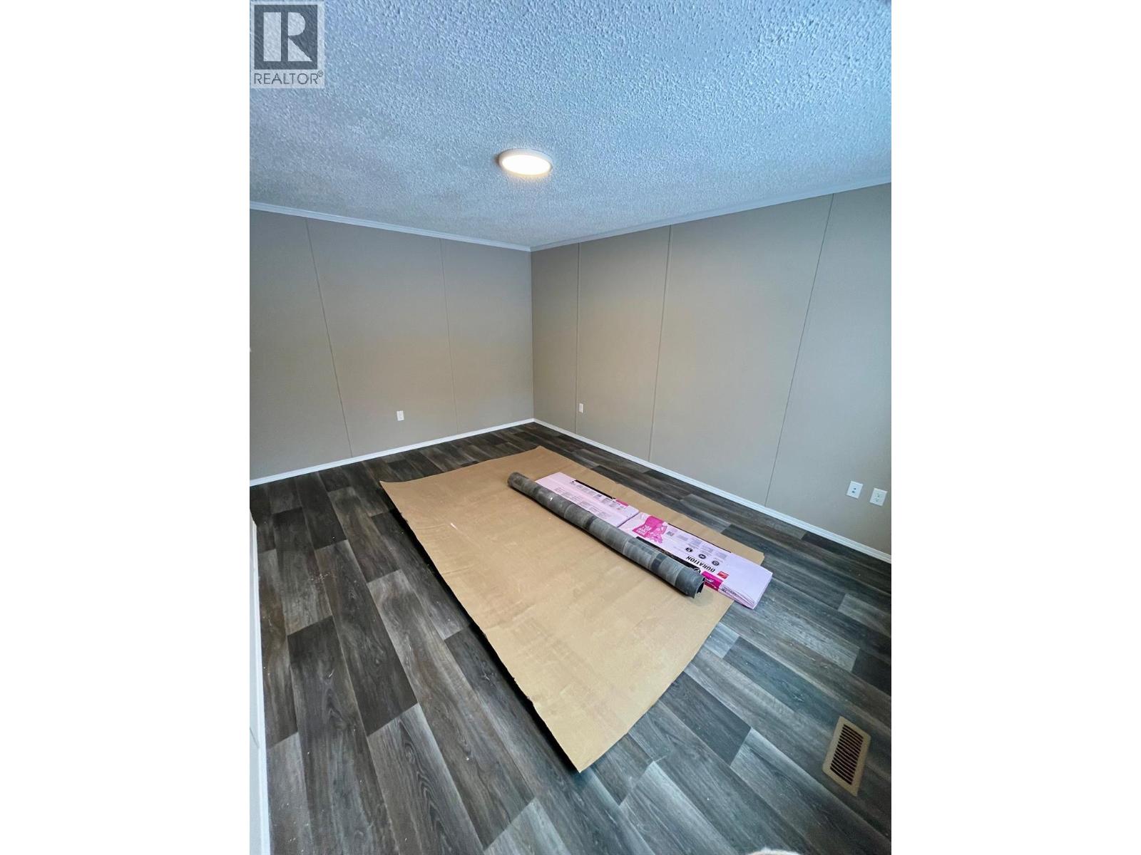 22 Cherokee Drive, Elkford, British Columbia  V0B 1H0 - Photo 24 - 10372142