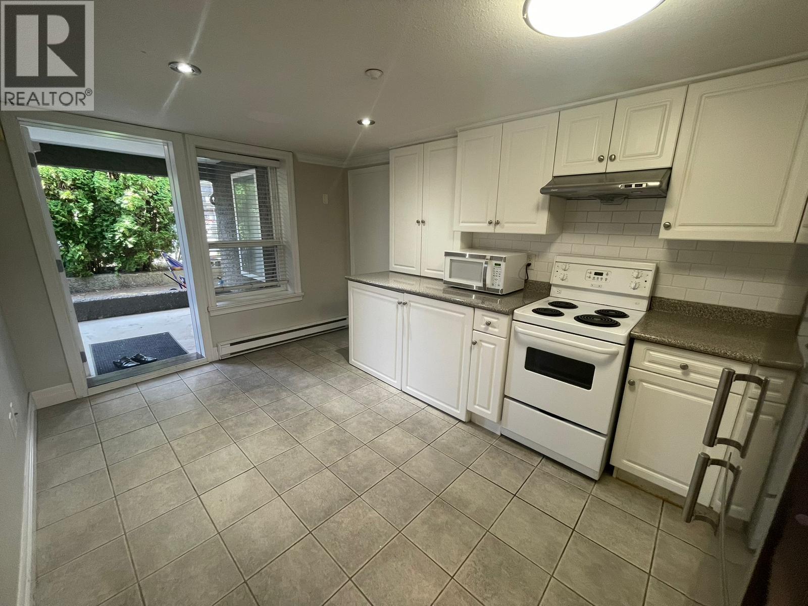 4585 Commercial Street, Vancouver, British Columbia V3N 4G8 - Photo 3 - R3121694