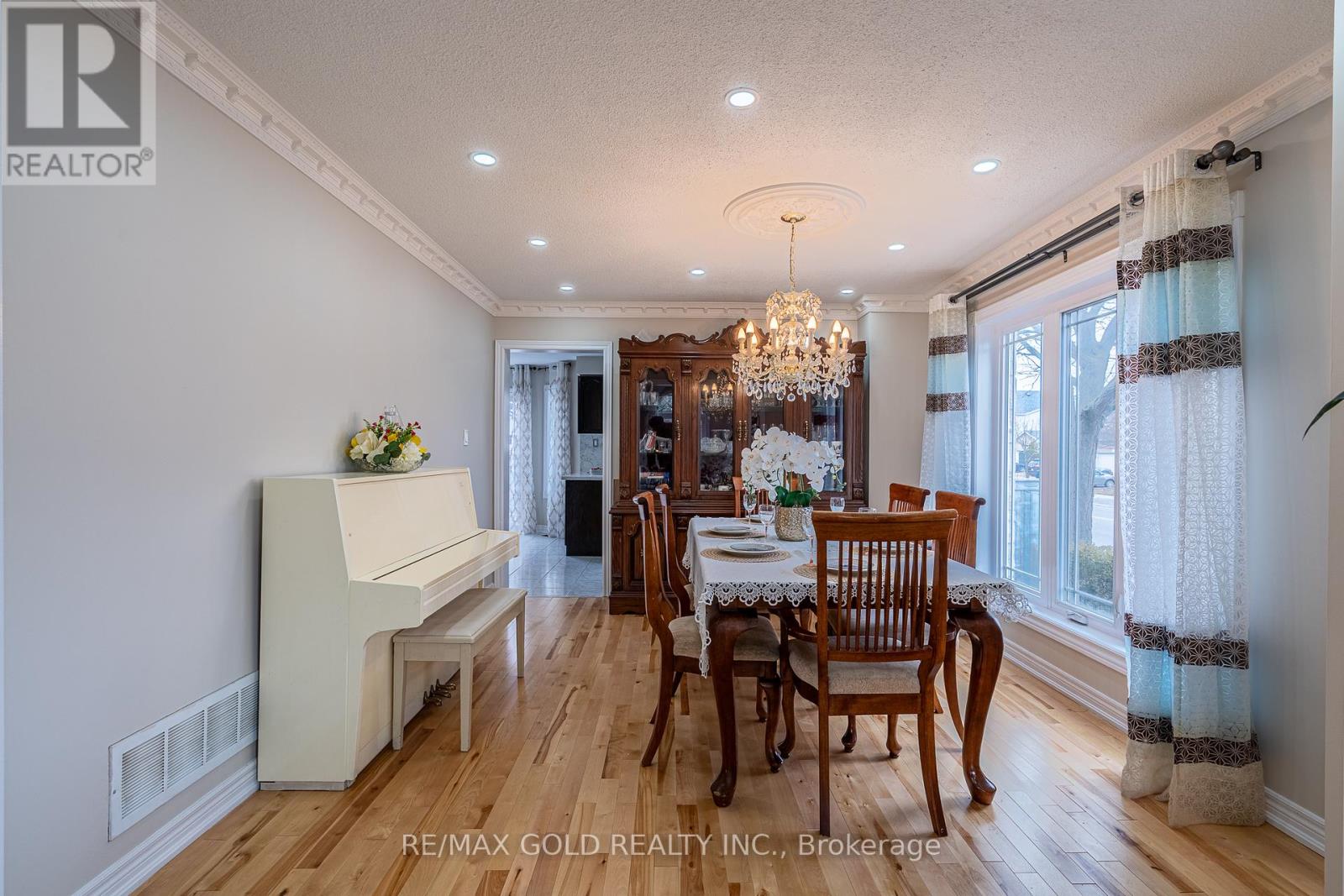 1 Sprucelands Avenue, Brampton, Ontario  L6R 1M5 - Photo 7 - W12946460