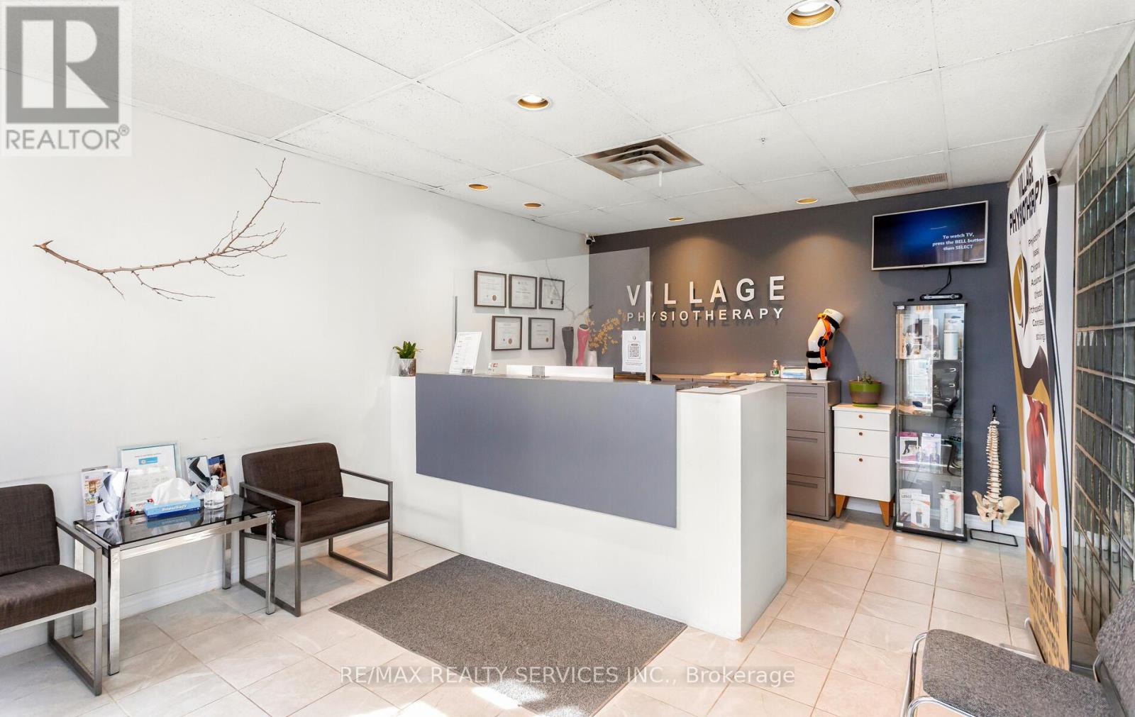 #100 - 57 VILLAGE CENTRE PLACE, Mississauga, Ontario