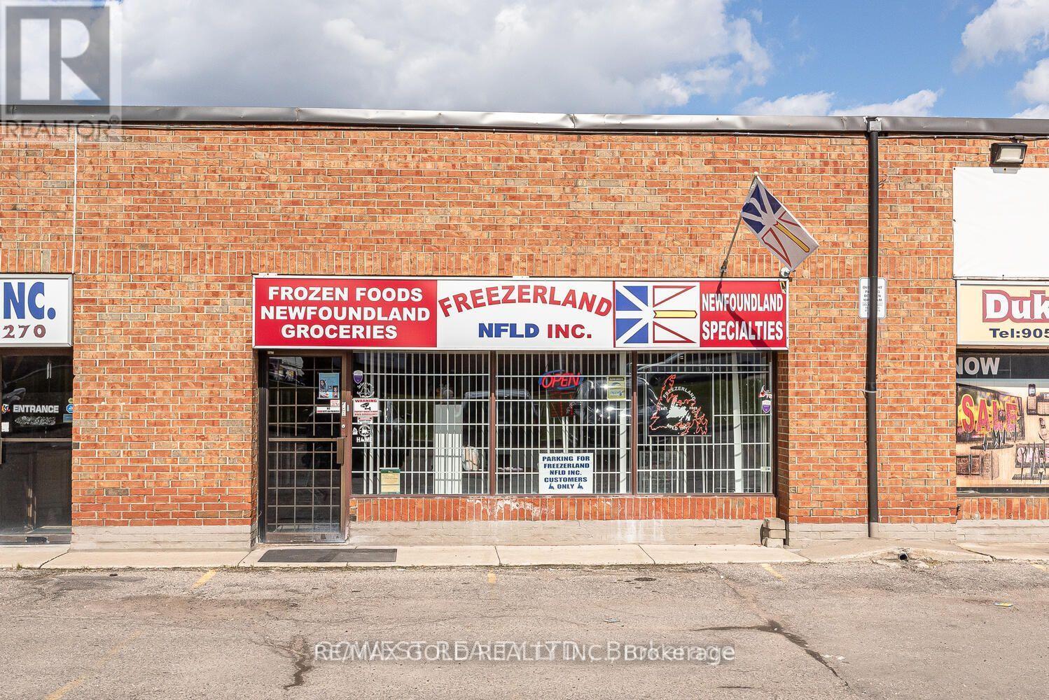 3 - 8 STRATHEARN AVENUE, Brampton, Ontario