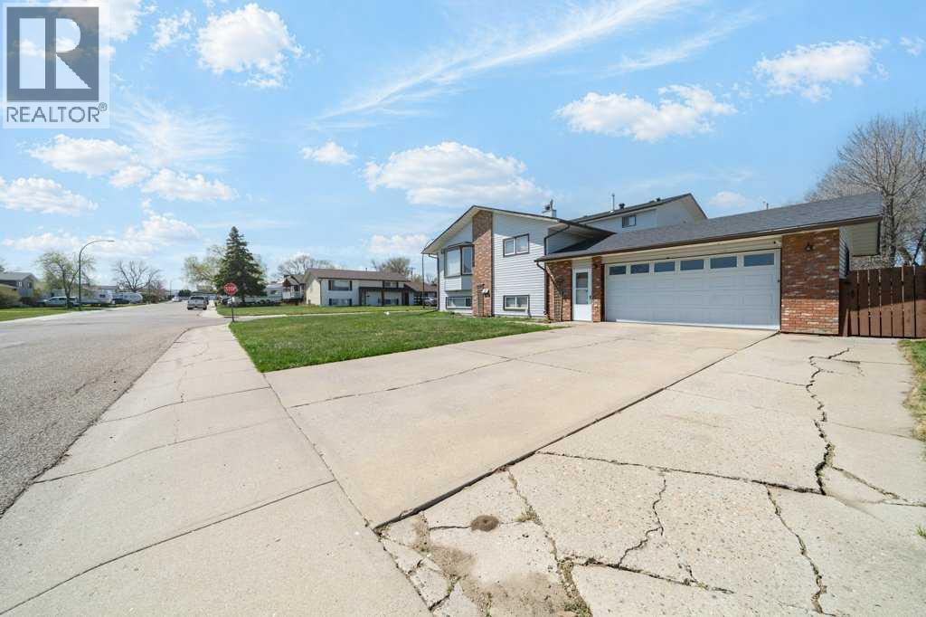 418 9 Avenue Se, Redcliff, Alberta  T0J 2P0 - Photo 2 - A2309713