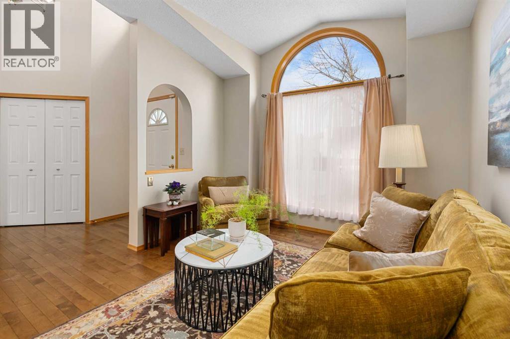 27 Hawkstone Close Nw, Calgary, Alberta  T3G 3P1 - Photo 3 - A2308985