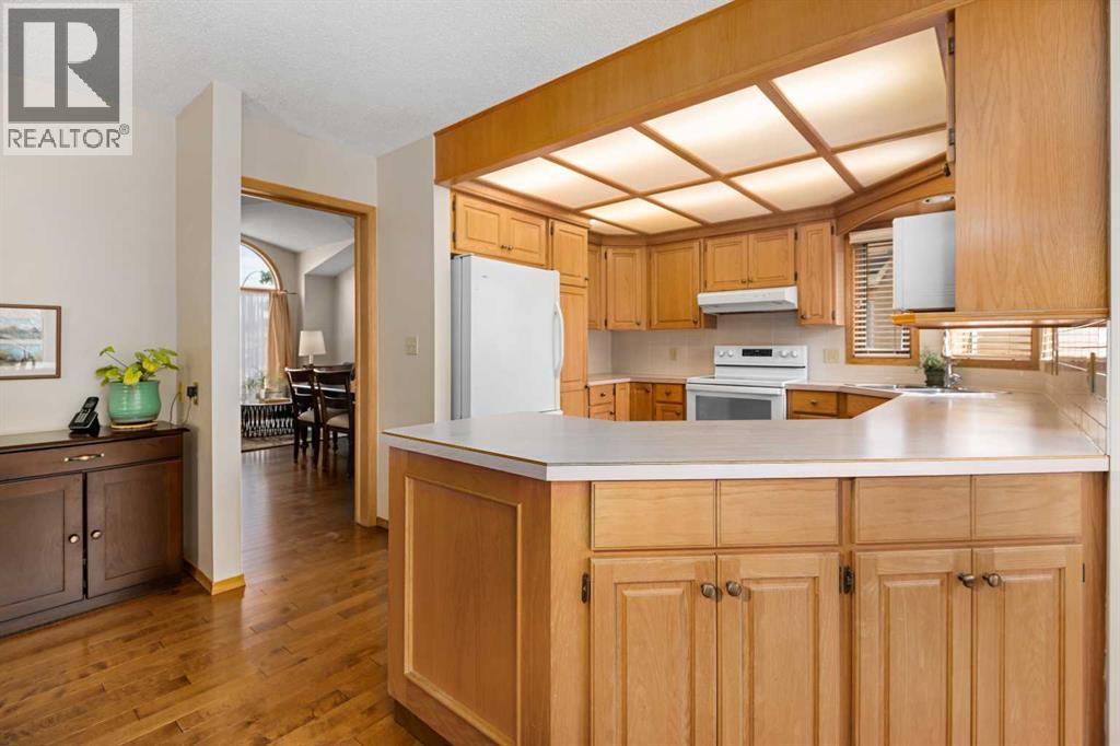 27 Hawkstone Close Nw, Calgary, Alberta  T3G 3P1 - Photo 8 - A2308985