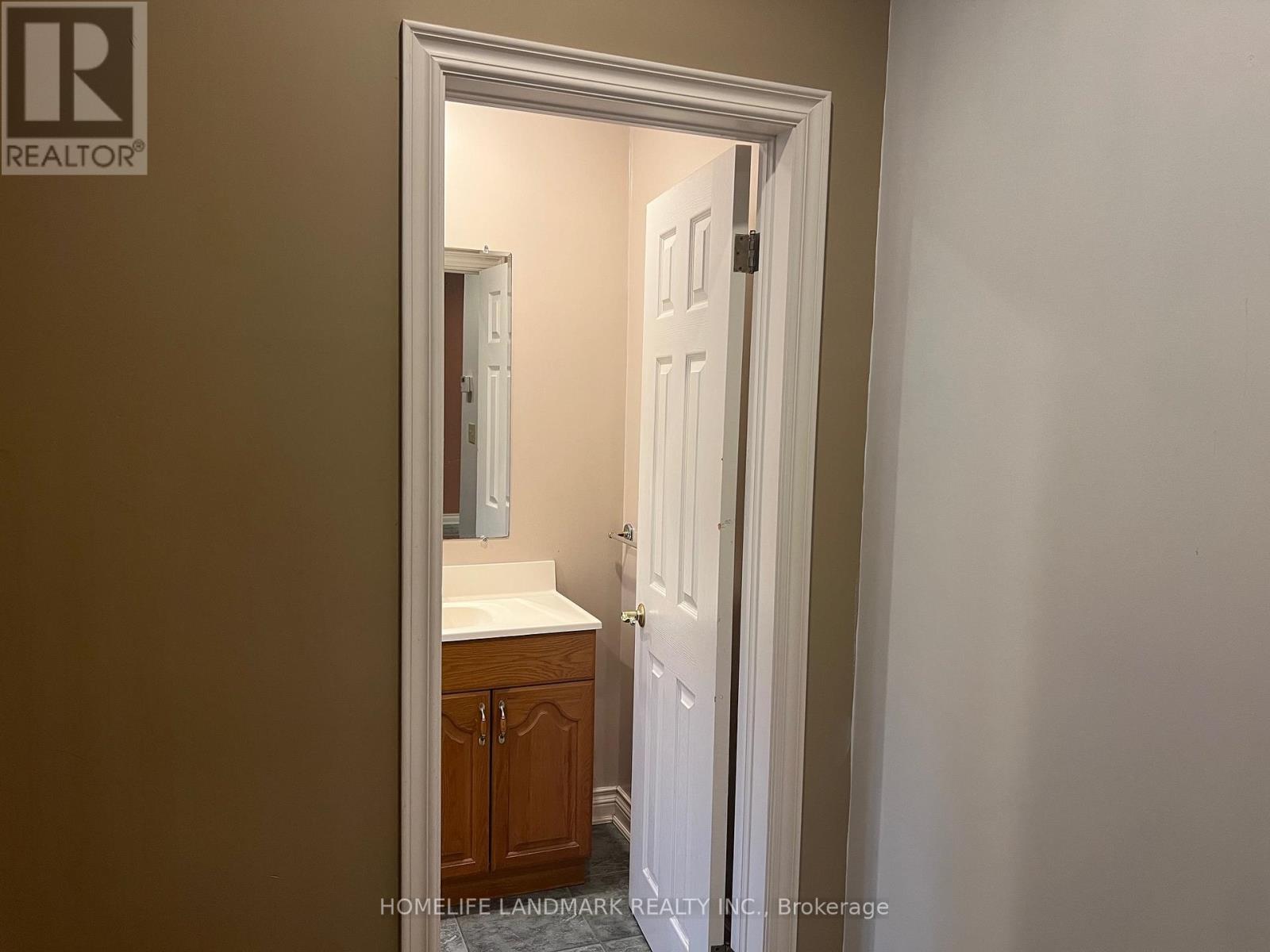 231 Clinton Street, Toronto, Ontario  M6G 2Y4 - Photo 11 - C13107898