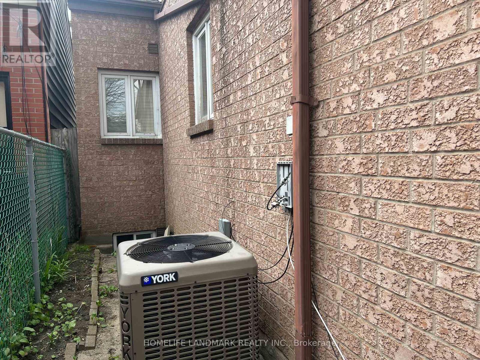231 Clinton Street, Toronto, Ontario  M6G 2Y4 - Photo 19 - C13107898