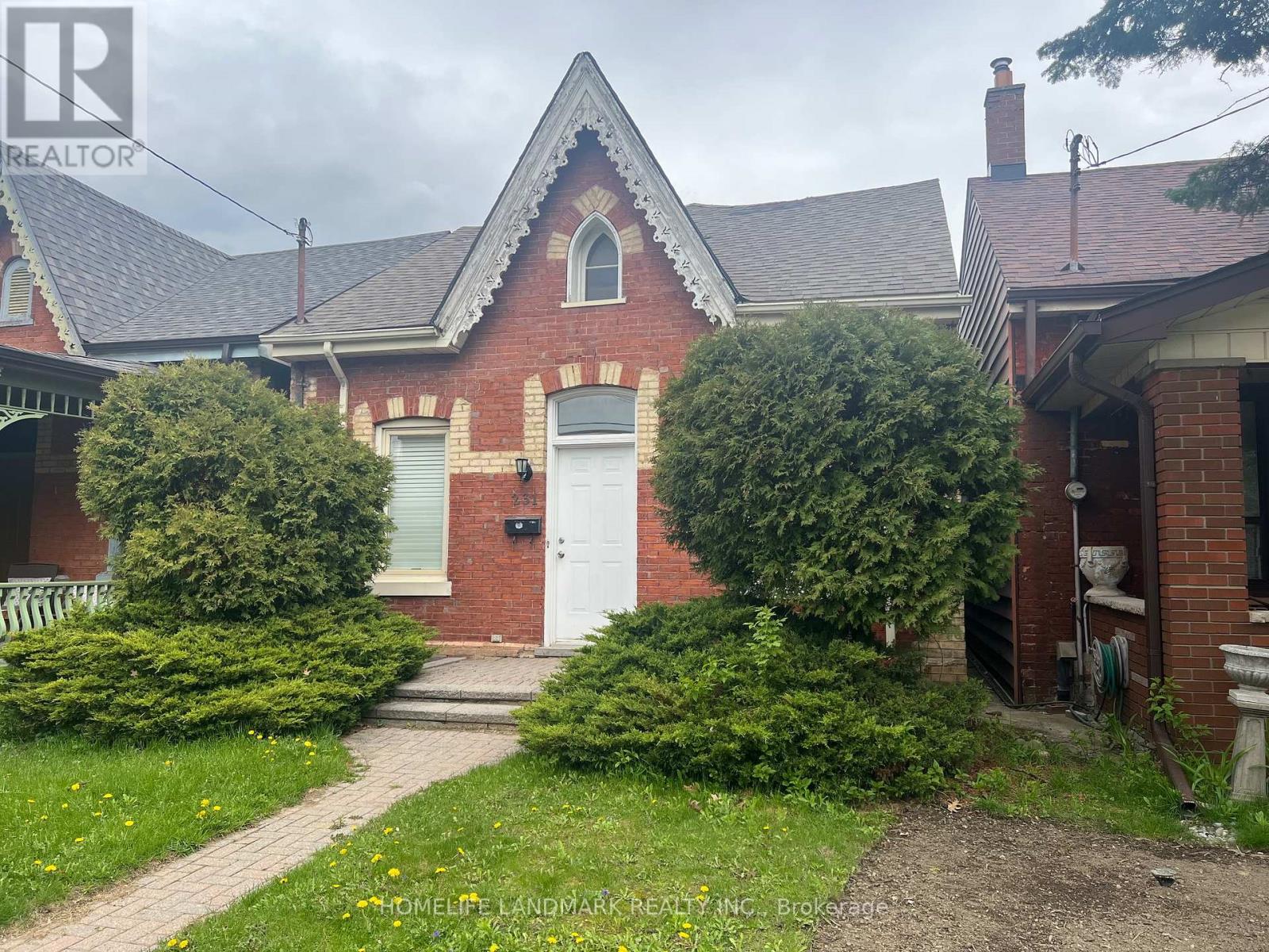 231 Clinton Street, Toronto, Ontario  M6G 2Y4 - Photo 2 - C13107898