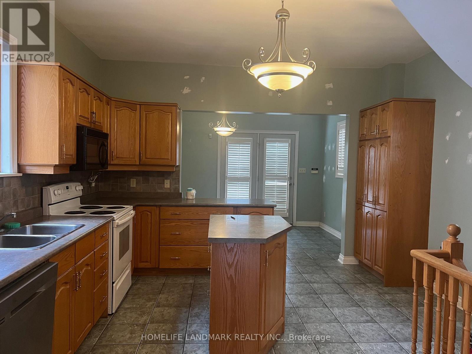 231 Clinton Street, Toronto, Ontario  M6G 2Y4 - Photo 4 - C13107898