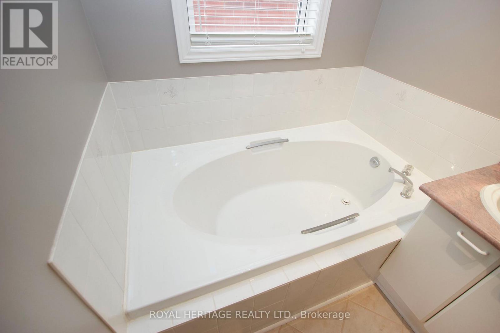 92 Booth Crescent, Ajax, Ontario  L1Z 1H7 - Photo 12 - E13107930