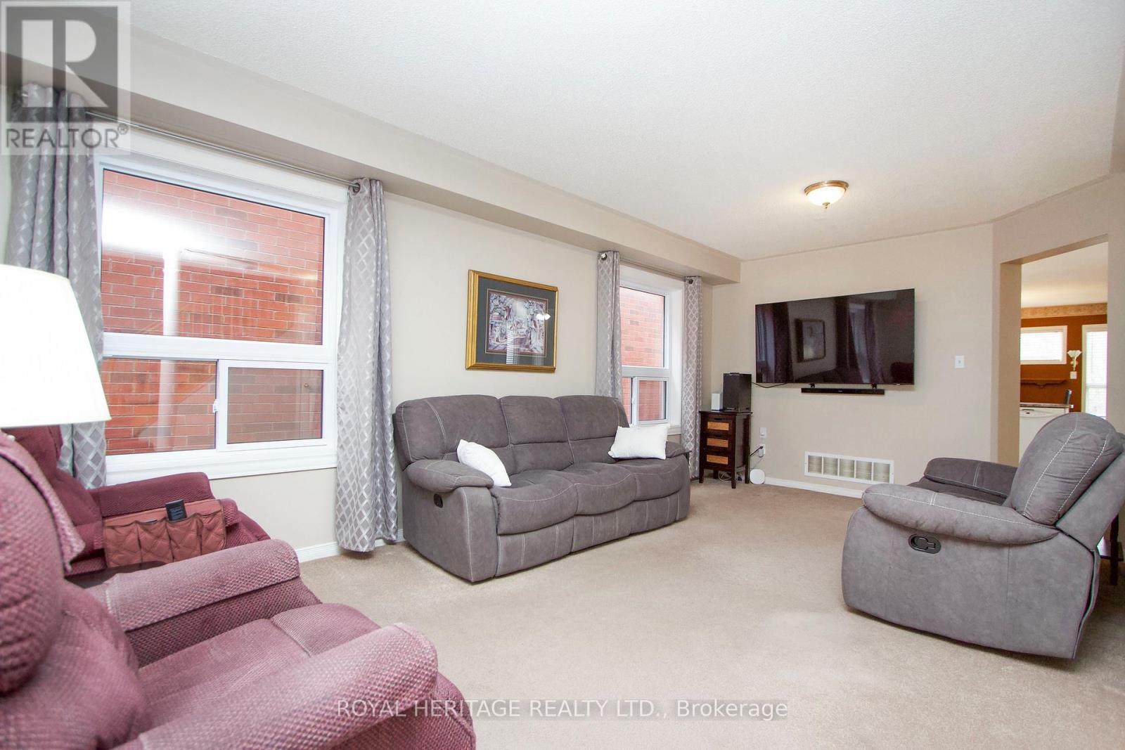 92 Booth Crescent, Ajax, Ontario  L1Z 1H7 - Photo 4 - E13107930