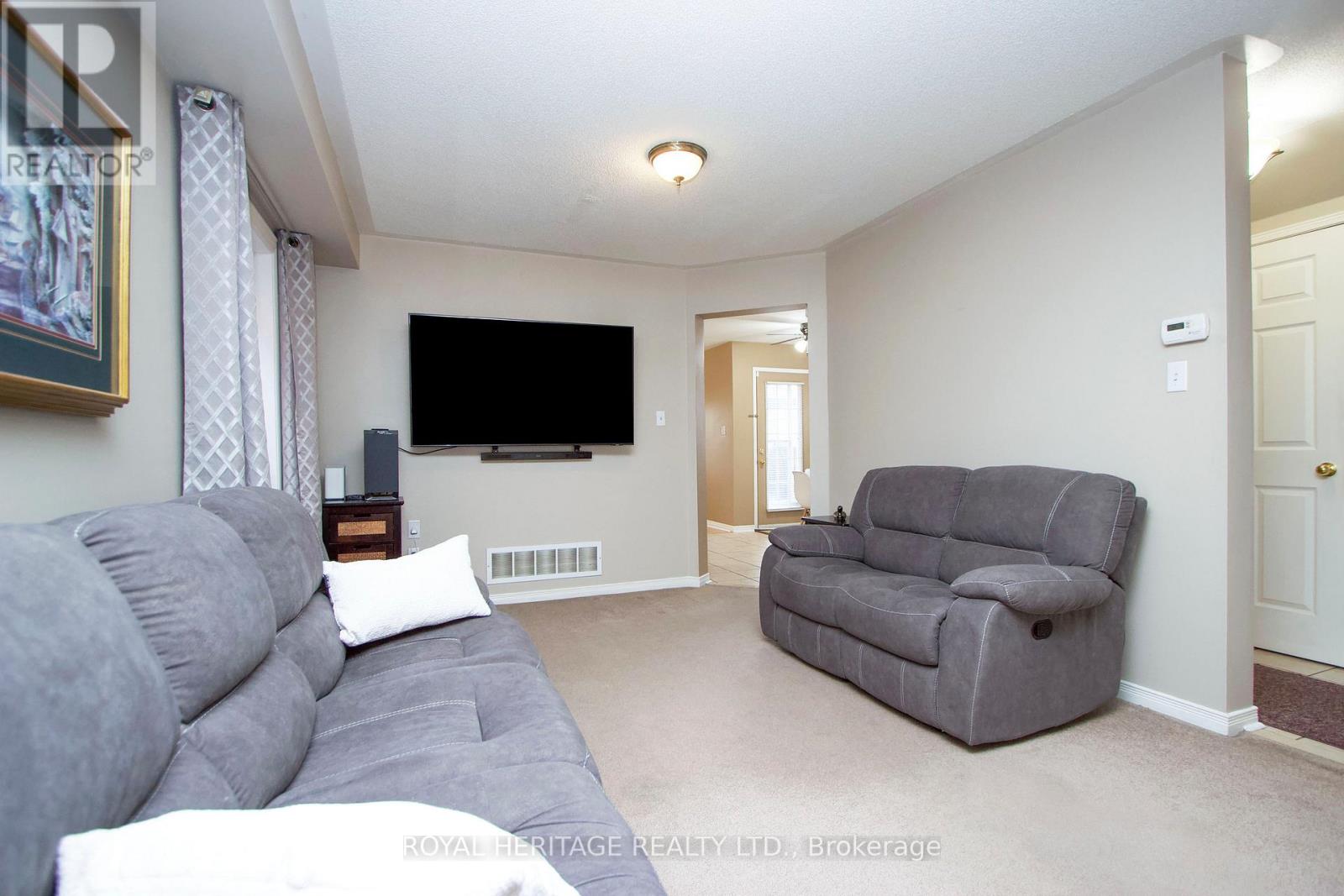 92 Booth Crescent, Ajax, Ontario  L1Z 1H7 - Photo 5 - E13107930