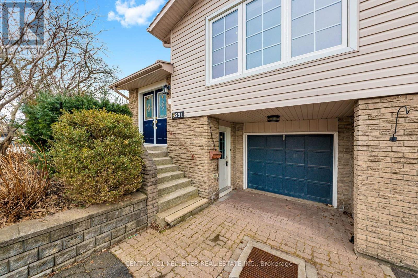 6251 Atherly Crescent, Mississauga, Ontario  L5N 2J1 - Photo 2 - W13107926