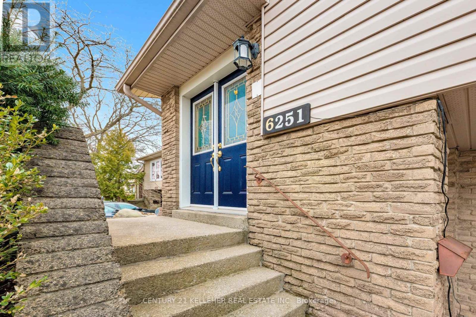 6251 Atherly Crescent, Mississauga, Ontario  L5N 2J1 - Photo 3 - W13107926